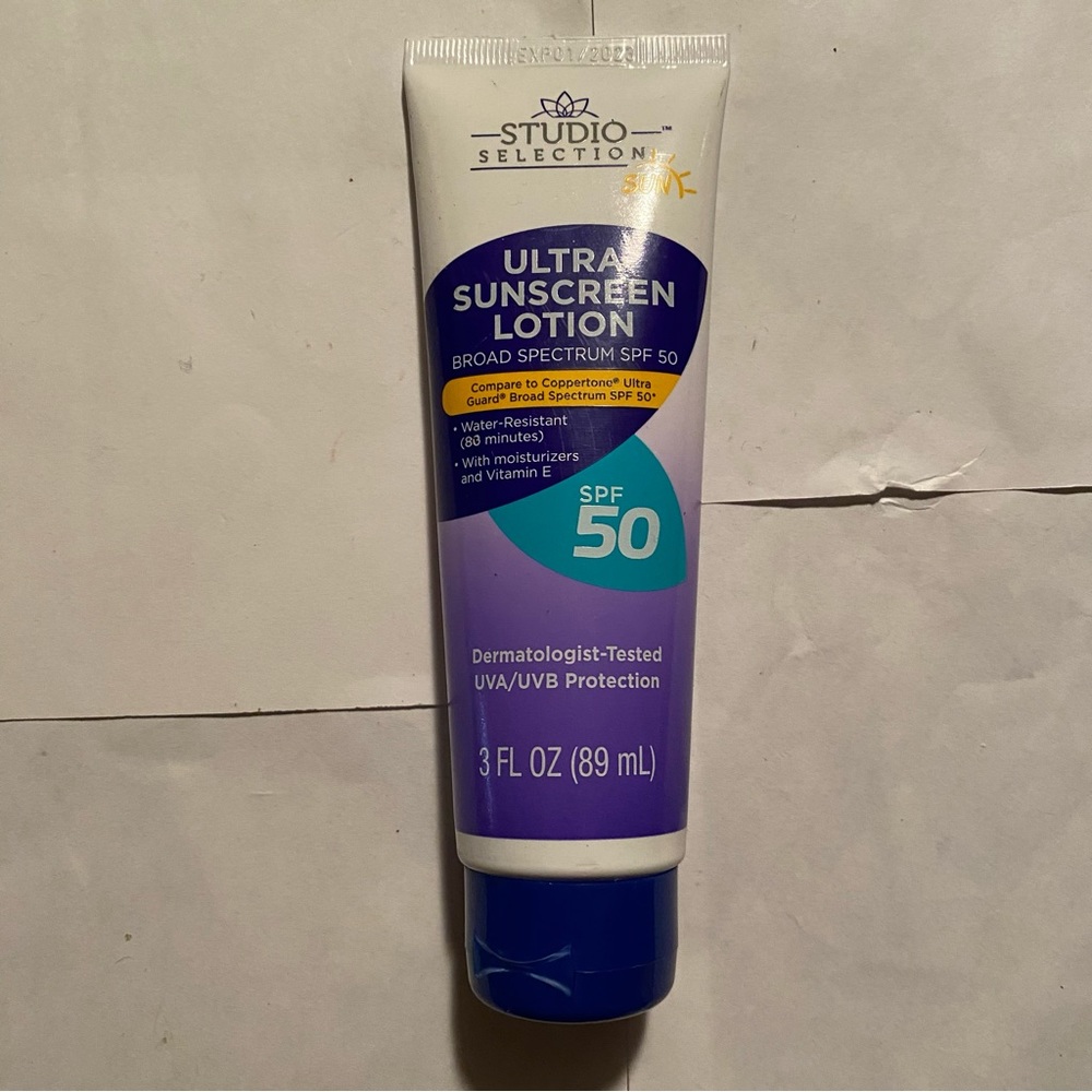 Studio Selection Ultra Sunscreen Lotion SPF 50 3 fl oz EXP 1/2023